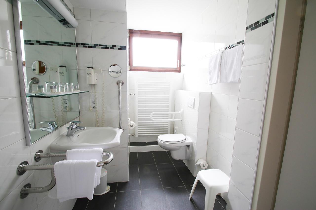 באד קיסינגן Hotel Fontana מראה חיצוני תמונה